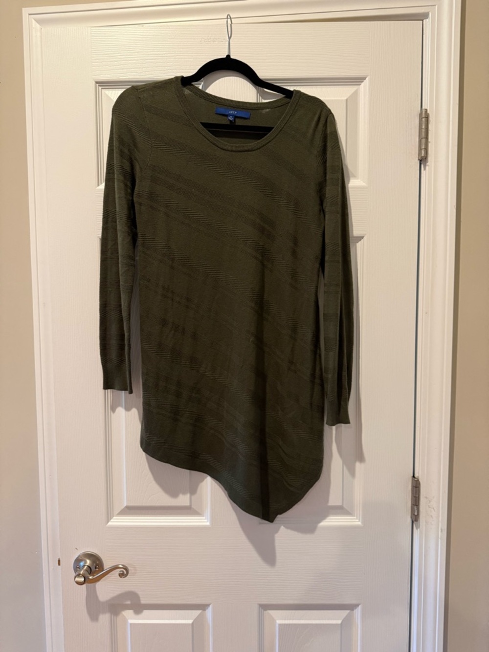 Apt. 9 Sweater ** Bundle 5+ items and name your offer!!! 💖💞